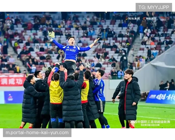 刘诚宇替补登场成前场支点 年轻球员拼得宝贵射门机会